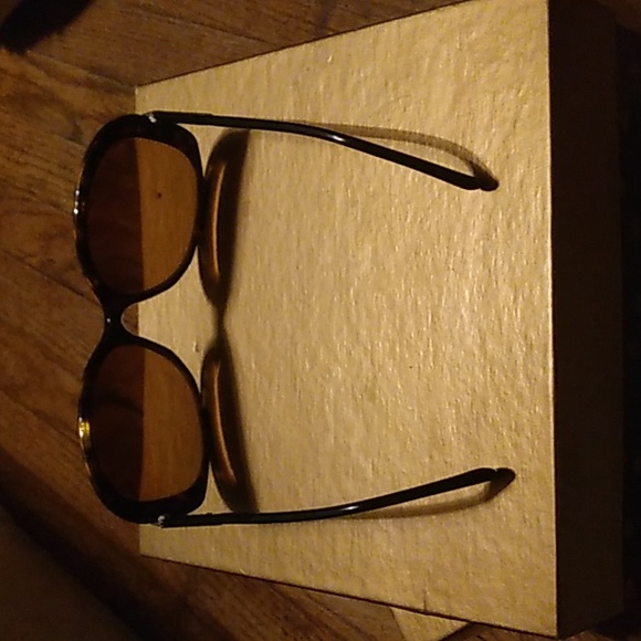Prada sunglasses - Picture 2 of 6